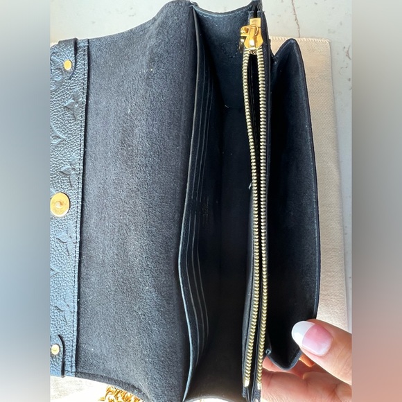 Louis Vuitton Vavin chain wallet purse in black. Receipt on hand - Picture 3 of 12